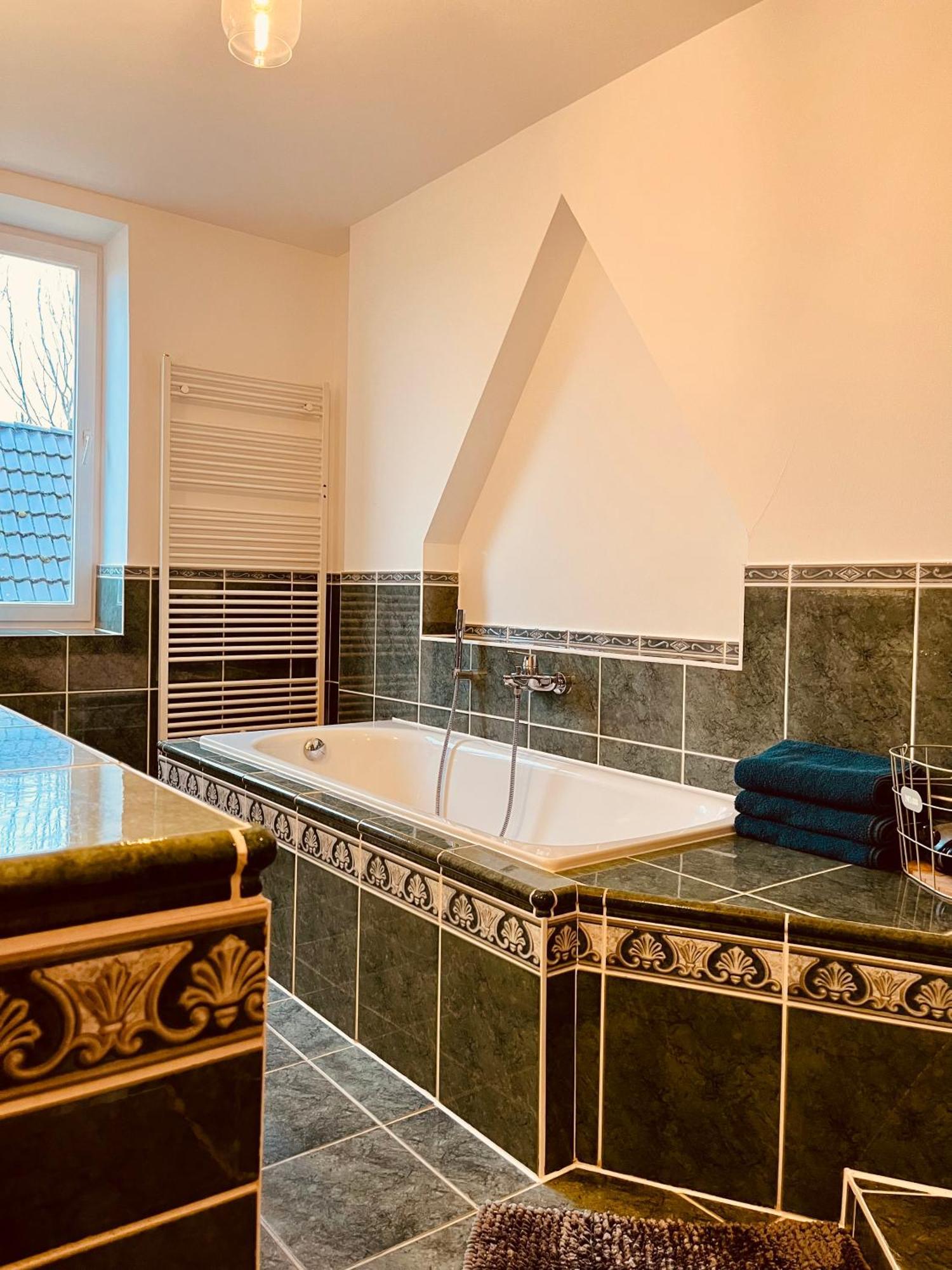 B E D & A G E D E S I G N -Extra Large- Wunderschoene Komplette Wohnung Mit Viel Platz & 4 Schlafzimmer B E D & A G E D E S I G N -Small- Wunderschoenes Zimmer Mit Bad Rechnungserstellung Fuer Geschaeftsreisende & Firmen Hünxe Exteriér fotografie